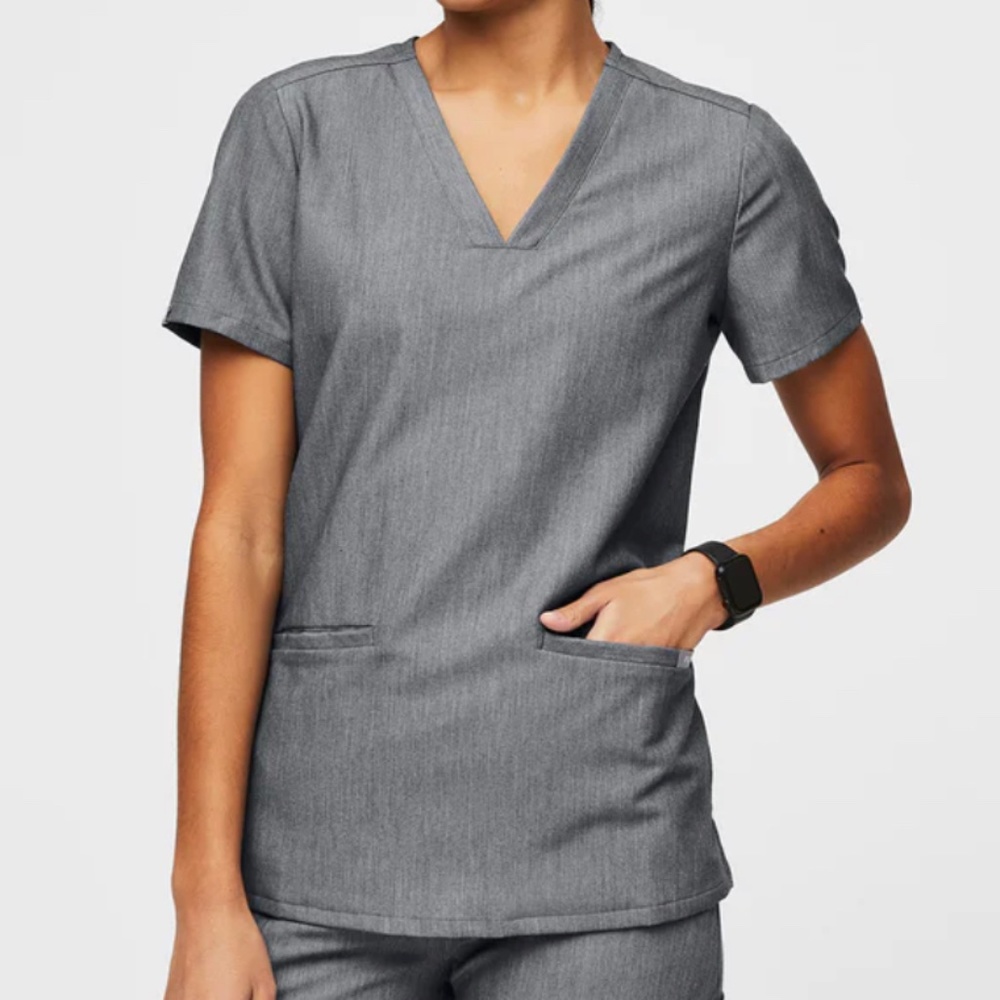 Figs Womens Casma Three Pockets Scrub top in Graphite Grey Size XS